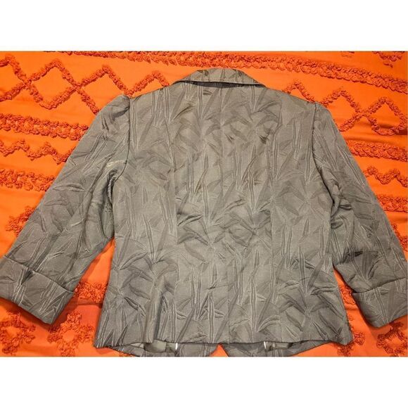 Worthington jacket.pockets.cuffs.green.lined .buttons .shoulder pads.sz 12. See. - Picture 6 of 16